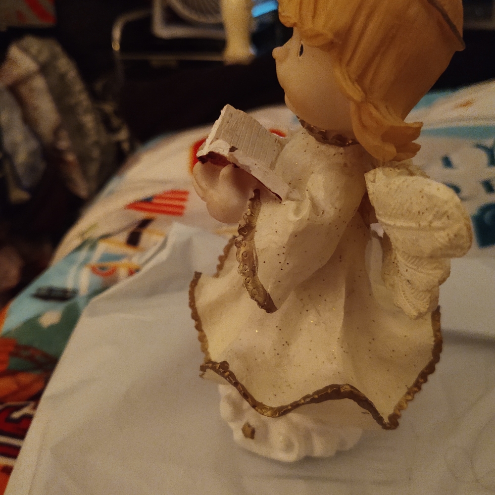 Angel Figurine with Gold Accents 7" Preloved FOR DISPLAY ONLY - Picture 4 of 5